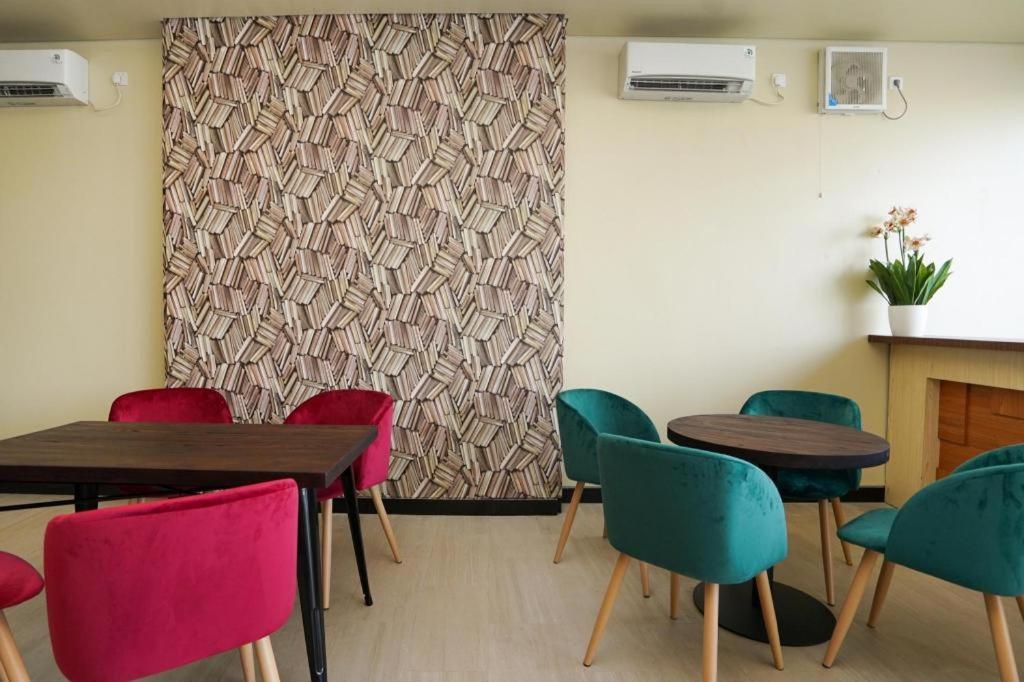Oyo 1330 Hotel Cahaya 3 Brebek Dış mekan fotoğraf