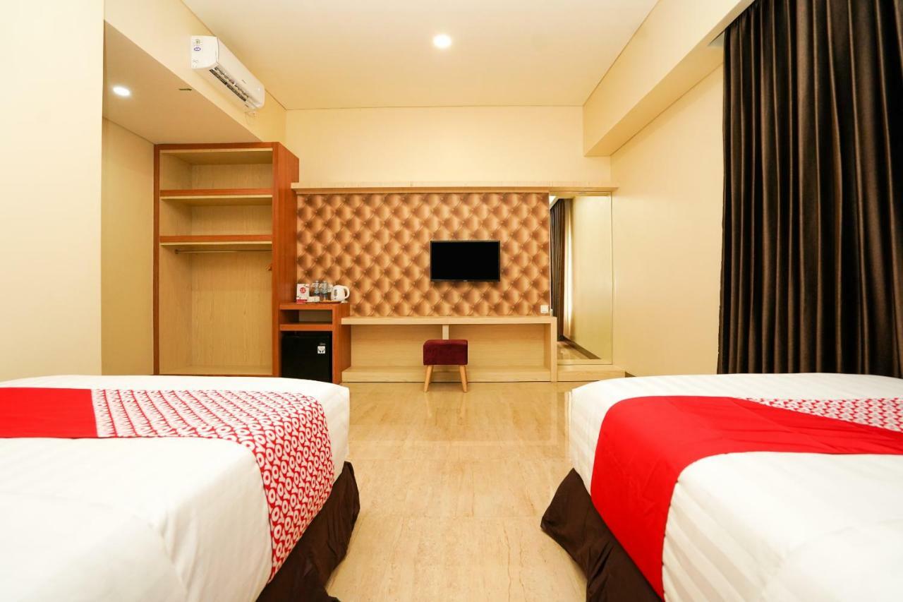 Oyo 1330 Hotel Cahaya 3 Brebek Dış mekan fotoğraf