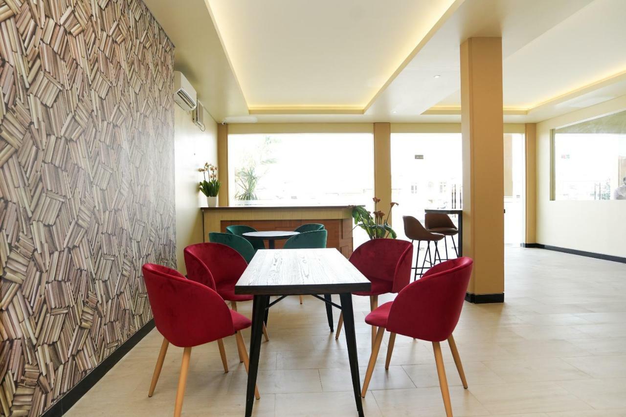 Oyo 1330 Hotel Cahaya 3 Brebek Dış mekan fotoğraf