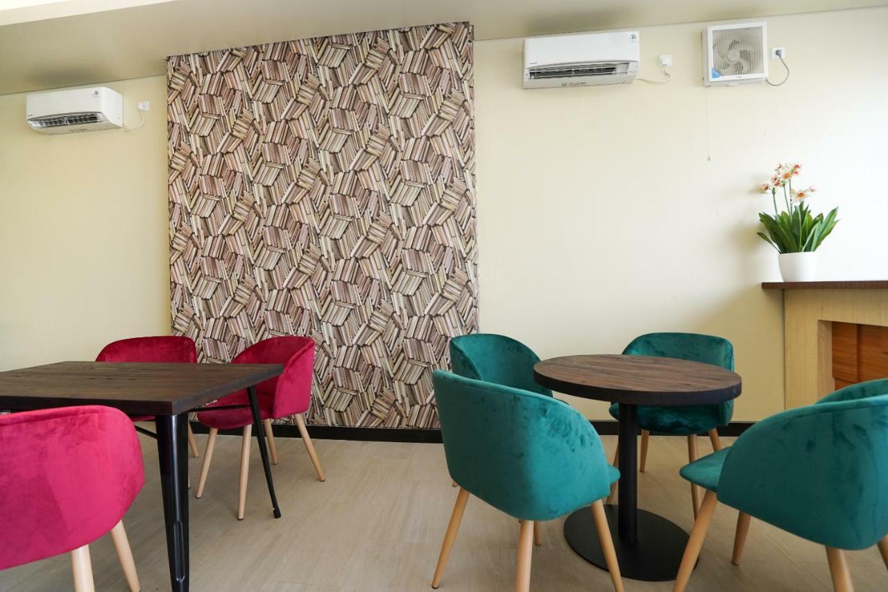 Oyo 1330 Hotel Cahaya 3 Brebek Dış mekan fotoğraf