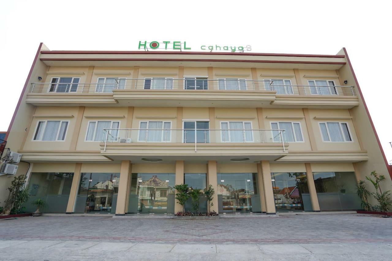 Oyo 1330 Hotel Cahaya 3 Brebek Dış mekan fotoğraf