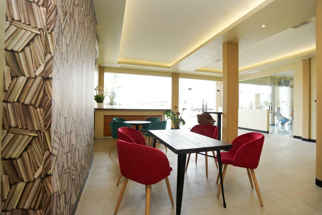 Oyo 1330 Hotel Cahaya 3 Brebek Dış mekan fotoğraf